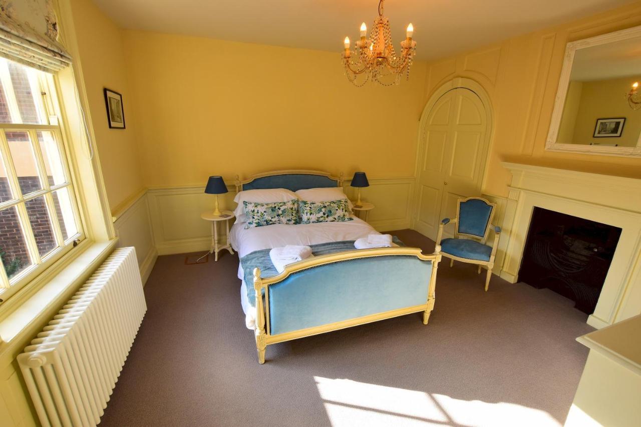 14 St Saviours Place, *